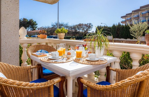 Cala Agulla House | Vacation Home "Can Nogueras" with Wi-Fi, Balcony, Terrace, Shared Pool and Garden
