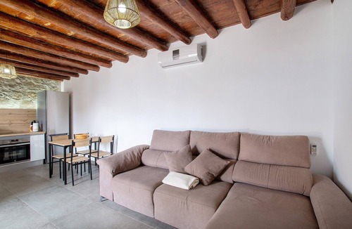 Aguimes House | Vacation Home 'Casa Celestina' with Mountain View, Wi-Fi and Air Conditioning
