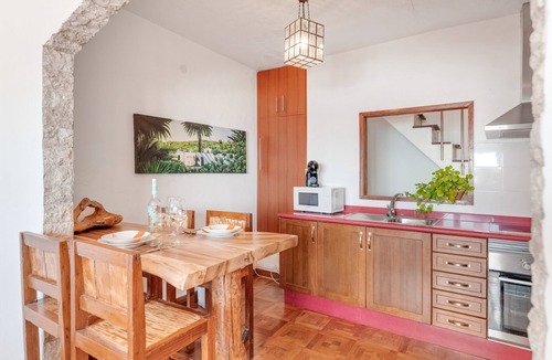 Arrieta House | Vacation Home 'Casa Roque' with Sea View, Wi-Fi and Air Conditioning