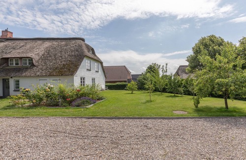 Almdorf House | Vacation home Dörpshus for up to 8 people