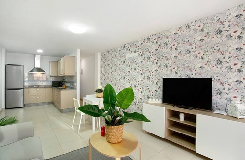 Playa de Arinaga House | Vacation Home 'Sunrise Arinaga' with Wi-Fi
