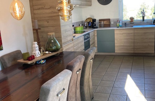 Dronten House | Vacation home Flevoland - with terrace, garden and jacuzzi
