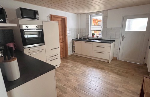 Apfelstadtaue House | Vacation home Haus zur Böhme (gateway to the Thuringian Forest)