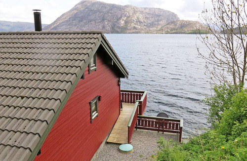 Hyllestad House | Vacation home Idun by Interhome