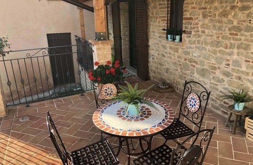 Smerillo House | Vacation home IL VECCHIO BORGO, in front of the beautiful setting of the Sibillini Mountains