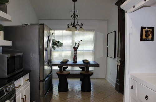 Morrow House | Vacation Home in Morrow, Georgia - Casa Bustamante