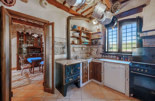 Lidarno House | Vacation Home in Perugia with 3 bedrooms sleeps 7