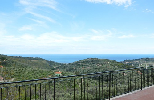 Civezza Apartment | Vacation home in the center of a Ligurian village, with panoramic terrace overlooking the sea