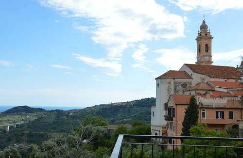 Civezza Apartment | Vacation home in the center of a Ligurian village, with panoramic terrace overlooking the sea