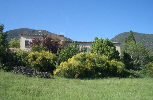 Rustrel Villa | Vacation home in the Luberon with swimming pool and large garden.