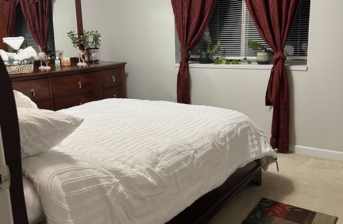Altamont House | Vacation Home in Klamath Falls, 4 Bed, 2 Bath, 10 People Max. Pet Friendly