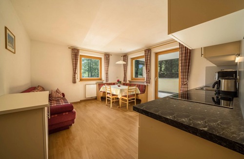 Moso in Passiria Apartment | Vacation Home "Maria Schneeglöcklein" with Mountain View, Balcony, Garden & Sauna