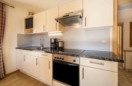 Moso in Passiria Apartment | Vacation Home "Maria Schneeglöcklein" with Mountain View, Balcony, Garden & Sauna