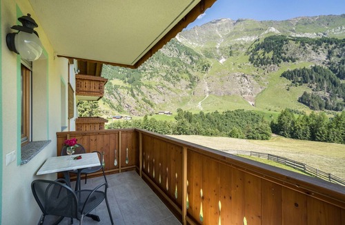 Moso in Passiria Apartment | Vacation Home "Maria Schneeglöcklein" with Mountain View, Balcony, Garden & Sauna