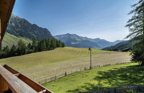 Moso in Passiria Apartment | Vacation Home "Maria Steinröserl" with Mountain View, Garden, Wi-Fi & Sauna
