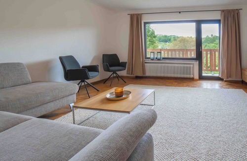 Kronenburg House | Vacation home Kronenburg Idyllic location, modern comfort & pets welcome!