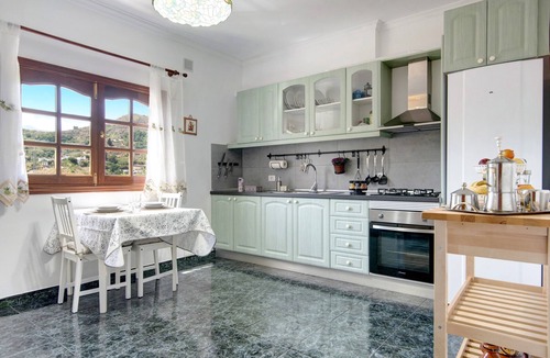 La Solana House | Vacation Home "Las Monarcas" with Mountain View, Private Terrace & Wi-Fi