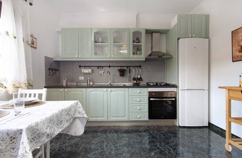 La Solana House | Vacation Home "Las Monarcas" with Mountain View, Private Terrace & Wi-Fi