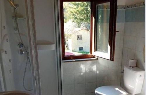Gallicano House | Vacation Home "Luxury Suite La Grotta Del Vento" with Mountain View, Shared Pool & Wi-Fi
