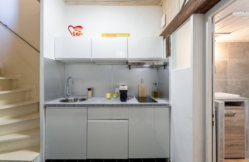 Eyragues House | Vacation Home 'Rooftop Terrace in Provence' with Private Terrace, Pool, Wi-Fi & AC
