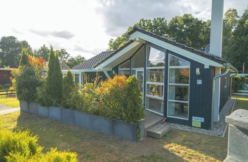 Dummer House | Vacation home Seebrise with sauna, fireplace & rowing boat and beach directly on the Dümmer See.