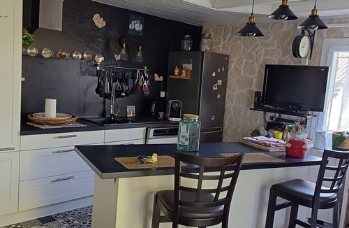 Cheval-Blanc House | Vacation home with ping pong, swimming pool, 3 bedrooms 2 shower rooms