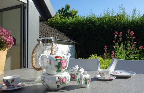 Wolthusen House | Vacation home Wolthuser Warf 3 - emden and sea - idyllic living for 4 close to the city