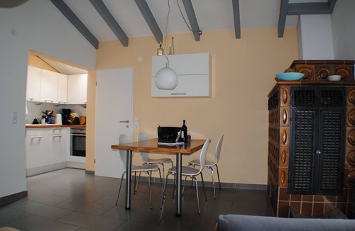 Uhrde House | Vacation in a quiet location.