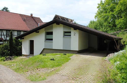 Uhrde House | Vacation in a quiet location.