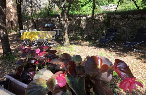 Saint-Saturnin-les-Apt Cottage | Vacation in an authentic maset dry stone in the scrubland