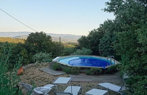Saint-Saturnin-les-Apt Cottage | Vacation in an authentic maset dry stone in the scrubland