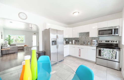 Parkside House | Vacation in Style & Comfort! Hollywood Easy Living