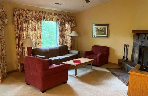 Sapphire Resort | Vacation is Calling 3 Pools, Free Parking, Business Center, Near Fairfield Lake
