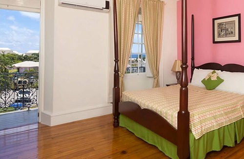 Hastings Hotel | Vacation is Calling! Comfortable Unit w/Pool view! Onsite Pool, FREE Parking