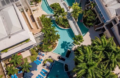 Hastings Hotel | Vacation is Calling! Comfortable Unit w/Pool view! Onsite Pool, FREE Parking