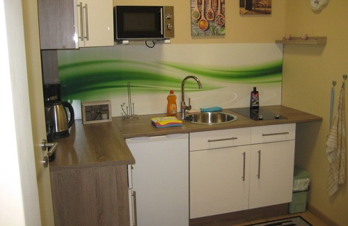 Glocksin Apartment | Vacation room (1) Distance to the A20 8 minutes, to Neubrandenburg 10 minutes