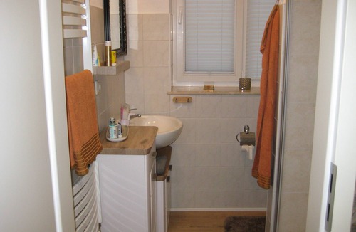 Glocksin Apartment | Vacation room (1) Distance to the A20 8 minutes, to Neubrandenburg 10 minutes