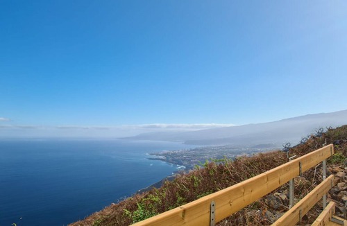 Icod el Alto Apartment | Vacation Studio 'Estudio La Maresia' with Sea View, Private Terrace and Wi-Fi