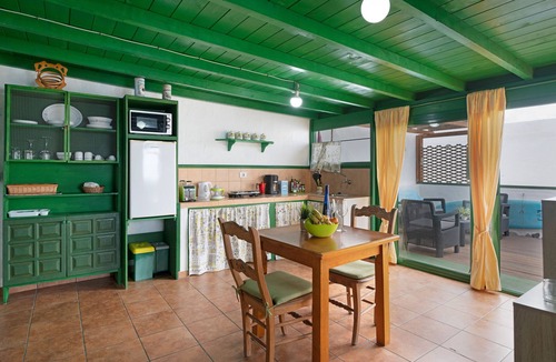 El Golfo Apartment | Vacation Studio 'La Chalanita' with Sea View, Private Terrace and Wi-Fi