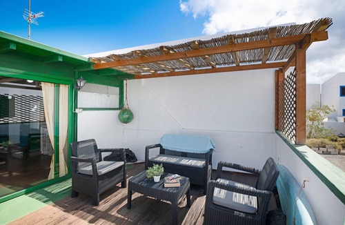 El Golfo Apartment | Vacation Studio 'La Chalanita' with Sea View, Private Terrace and Wi-Fi