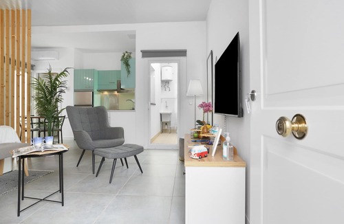 Triquivijate Apartment | Vacation Studio 'Maresia - Estudio Con Terraza' with Private Terrace and Wi-Fi