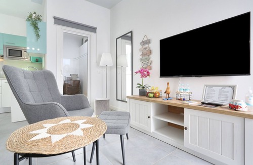 Triquivijate Apartment | Vacation Studio 'Maresia - Estudio Con Terraza' with Private Terrace and Wi-Fi