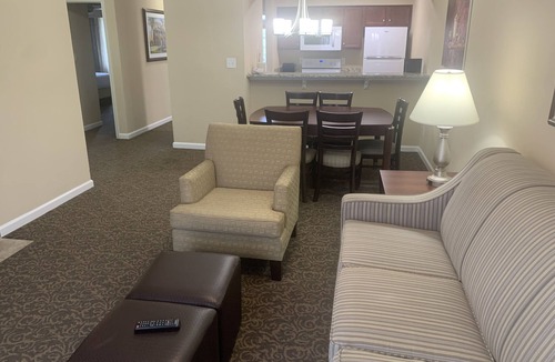 Berkeley House | Vacation to remember! Huge resort 4br for 12 near all attractions. Pools, tennis