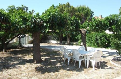 Pernes-les-Fontaines House | Vacation villa in quiet neighborhood near town center