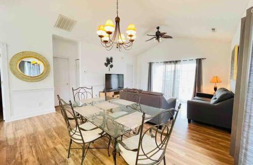 Central Myrtle Beach House | Vacational stylish condo at Magnolia Place MB