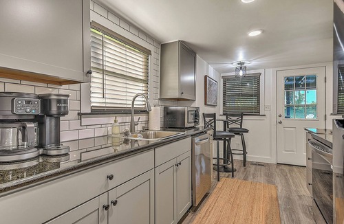Johnson City House | Vacations on Vines - 2BR Home close to JCMC, ETSU, & Downtown JC