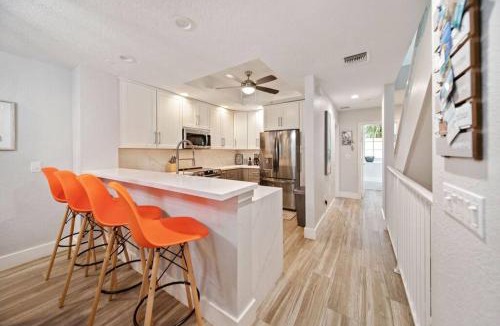 Rock Harbor House | Vacay Vibes at Mariners Club- Luxury Home in Oceanfront Resort with Pools, Pickleball & Marina