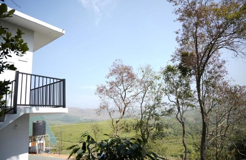Vagamon Cabin | Vagamon leafhill mountain view holidays