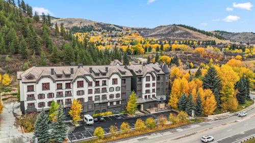 Avon House | Vail Valley Retreat Shared Pool Hot Tub & Sauna