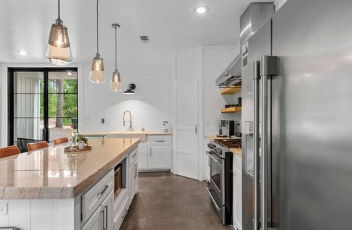 Broken Bow House | VailsBluff Hideaway - Romantic Winter Escape - Hot Tub - Fireplace